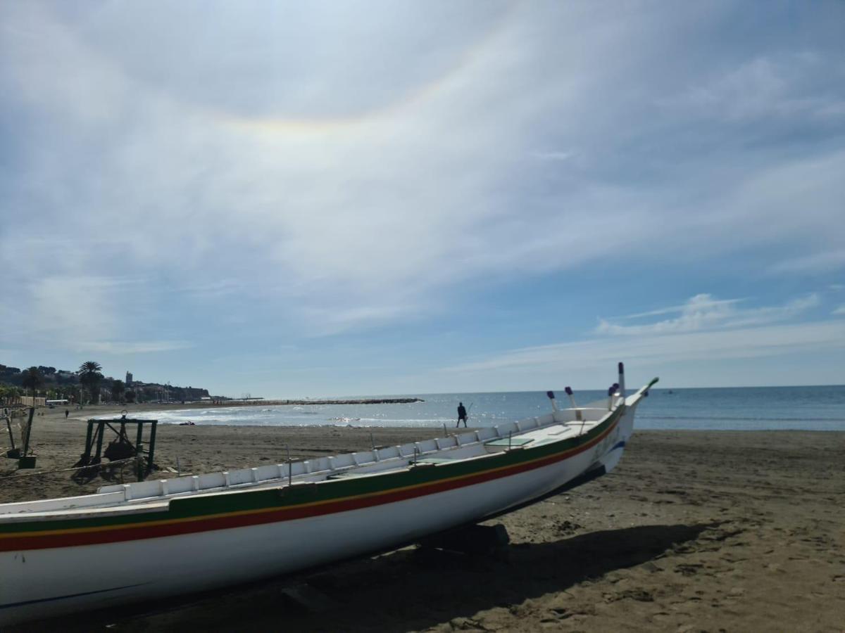 Apartamento Cerca De La Playa Lägenhet Málaga Exteriör bild
